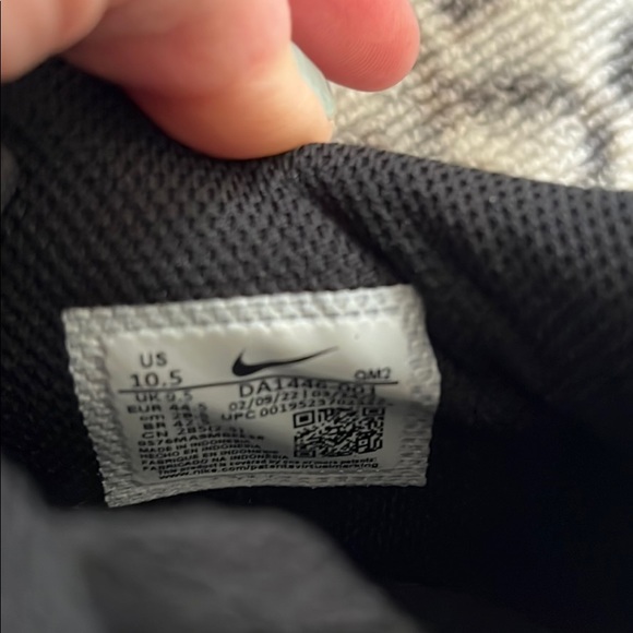 Men’s Nike Shoes - Picture 4 of 4